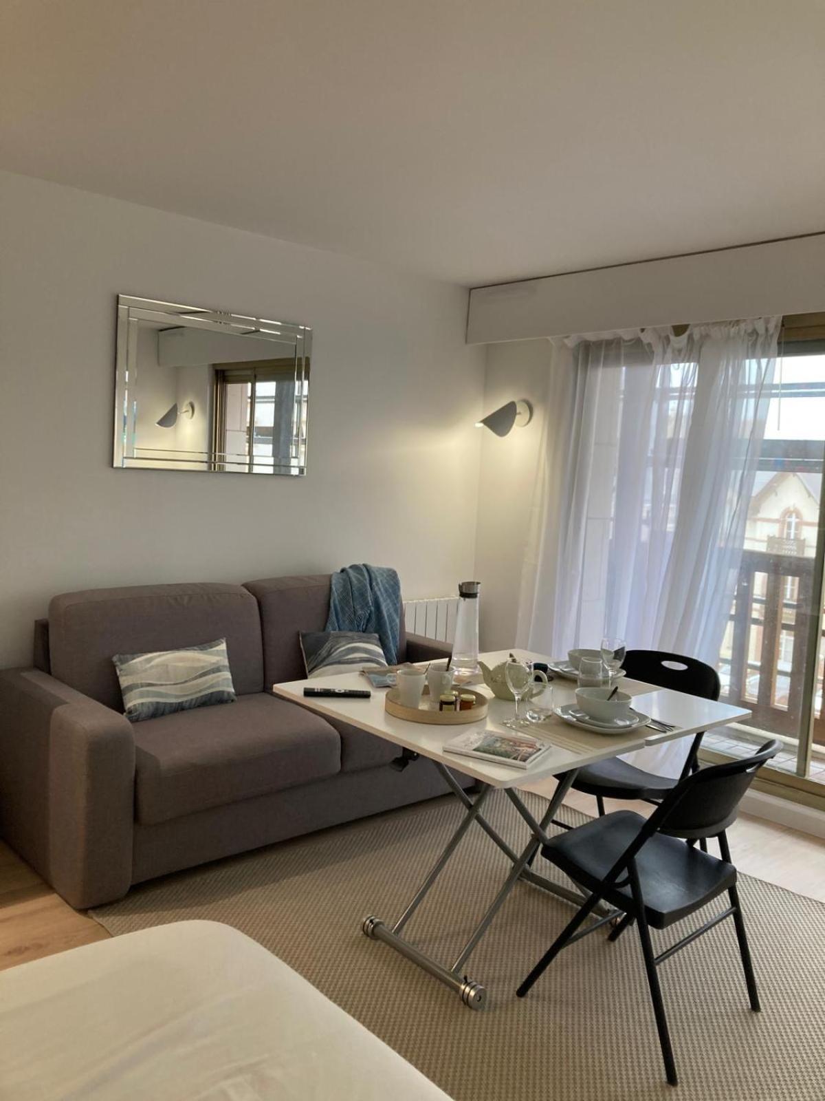 Grand Studio Hyper Centre Avec Balcon Tout Refait Mars 2025 Deauville Exterior photo